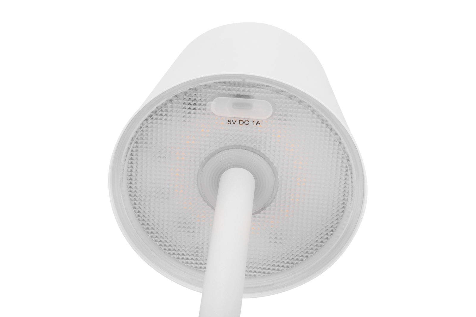 Unteransicht einer weißen Akku-Tischleuchte mit sichtbarem USB-Anschluss und Beschriftung 5V DC 1A.