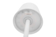 Onderaanzicht van een witte accu-tafellamp met zichtbare USB-aansluiting en het opschrift 5V DC 1A.