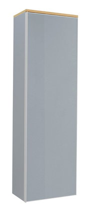 Hoher, schmaler Hochschrank in Hellgrau mit Holzdeckplatte, freistehend vor weißem Hintergrund, in schräger Front- und Seitenansicht (3/4-Perspektive)