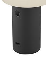 Nahaufnahme der unteren Hälfte einer schwarzen Akku-Tischleuchte TINY mit USB-Anschluss und Schalter.