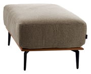 Großer, rechteckiger Hocker mit beigem Stoffbezug und schwarzen Metallbeinen, seitliche Perspektive