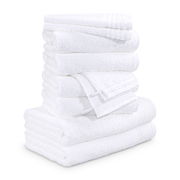 Stapel von weißen Handtüchern, seitliche Perspektive