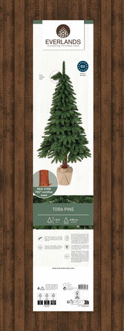 Künstlicher Weihnachtsbaum Tora Kiefer, 1,8 m hoch, mit weichen Nadeln und echtem FSC-zertifiziertem Holzstamm, in einem Jutesack präsentiert, Frontalansicht.
