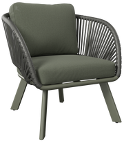 Moderner Loungesessel mit grünem Kissen und geflochtenem Design, seitliche Perspektive