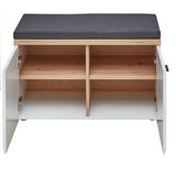 Garderobenbank mit offenem Stauraum, Ansicht von vorne, mit grauem Sitzpolster und Holzelementen.