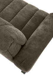 Nahaufnahme einer 2er-Sitzbank mit weichem, strukturiertem Stoff in dunklem Farbton, seitliche Perspektive