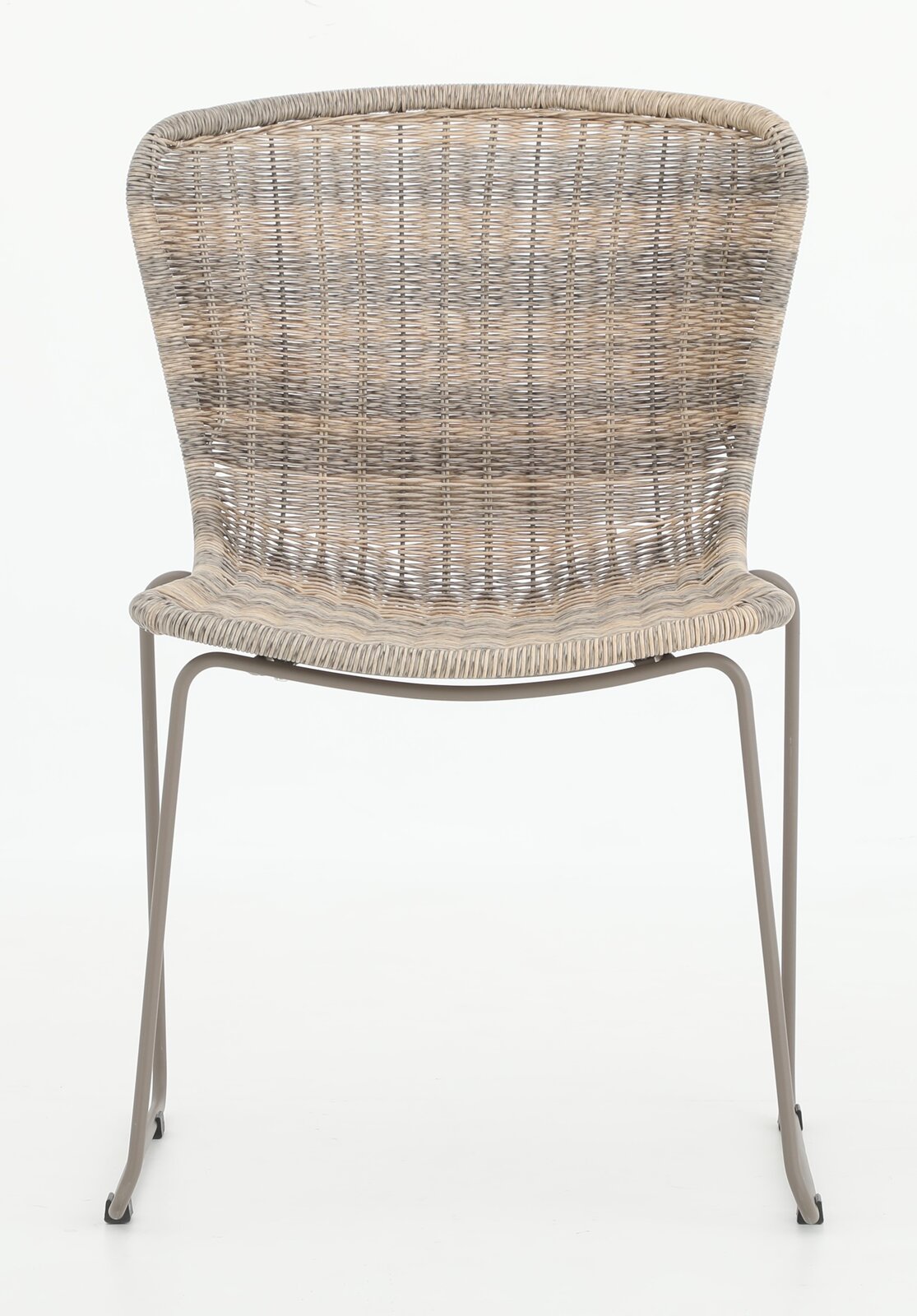 Stapelstuhl aus Rattan mit Metallbeinen, Vorderansicht