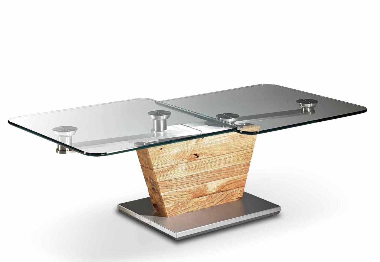 Moderner Couchtisch mit Glasplatte und Holzfuß, seitliche Perspektive