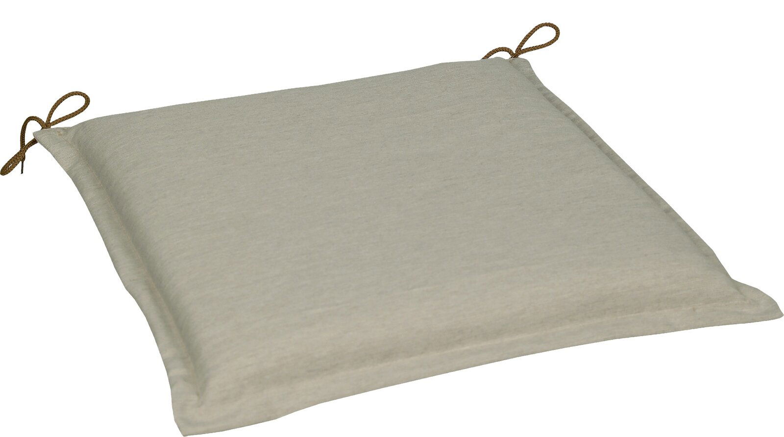 Beiges, quadratisches Sitzkissen mit Bindebändern an den Ecken, in schräger Draufsicht vor weißem Hintergrund