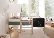 Hausbett für Kinder mit Dach und Tafel, seitliche Perspektive