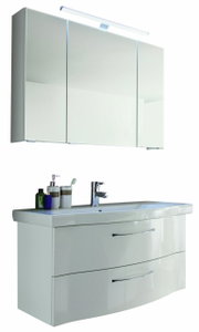 Moderne Badkombination mit Spiegelschrank und Waschbeckenunterschrank, frontal betrachtet.