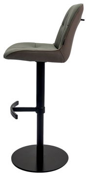 Seitenansicht eines modernen Barhockers mit gepolstertem Sitz und Rückenlehne in Grau, schwarzem Metallgestell und Fußstütze.