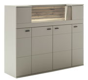 Modernes Highboard in Beige mit Holzdetails und Beleuchtung, seitliche Perspektive