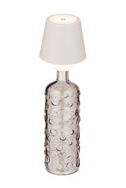 Akku-Tischleuchte mit strukturiertem Glasfuß und schlichtem, weißem Lampenschirm, seitliche Perspektive