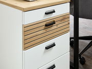 Rollcontainer mit vier Schubladen, davon eine mit Holzlamellen-Design, seitliche Perspektive