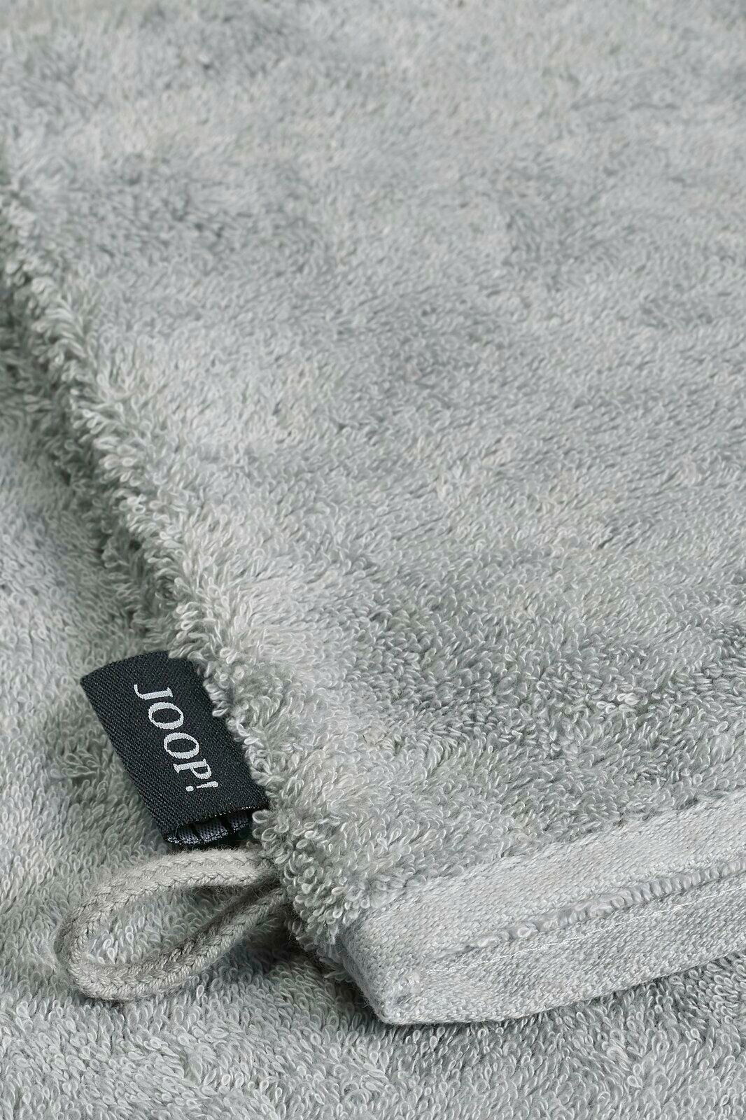 Grauer Waschhandschuh aus Frottee mit schwarzem Joop-Label, Nahaufnahme