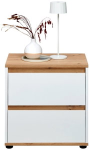 Nachtkommode mit Holzoberfläche, zwei weißen Schubladen, dekoriert mit einer weißen Vase und einer modernen Tischlampe, Frontalansicht