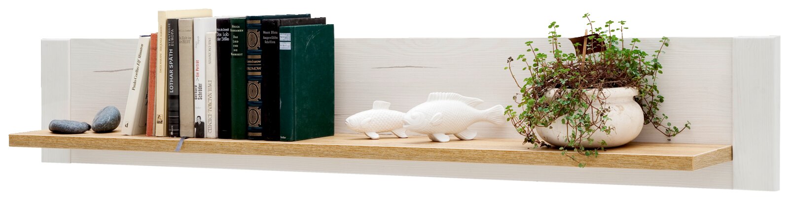 Wandregal in Weiß und Eiche-Optik mit Büchern, zwei weißen Fischfiguren, Steinen und Pflanzschale, frontal in Seitenansicht fotografiert