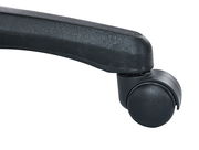 Nahaufnahme einer schwarzen Stuhlrolle eines Drehstuhls