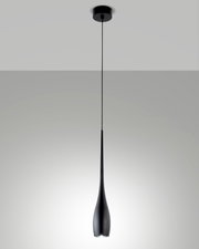 Moderne LED-Pendelleuchte in Tropfenform, schwarze Farbe, von der Seite betrachtet.