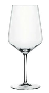 Elegantes Rotweinglas aus klarem Glas, frontal abgebildet.