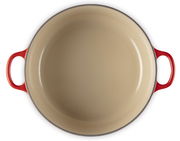 Runder Bräter in Kirschrot, Draufsicht mit zwei Griffen