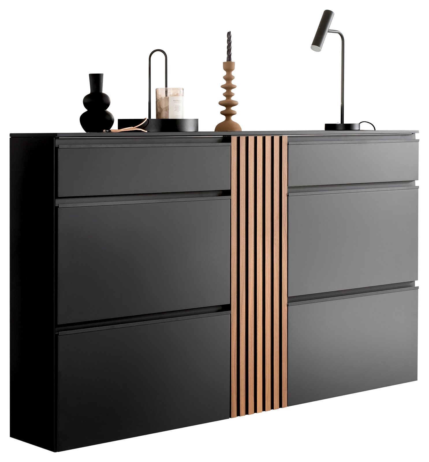 Moderner Hänge-Schuhschrank in Schwarz mit vertikalen Holzstreifen, dekoriert mit stilvollen Accessoires, seitliche Perspektive