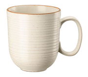 Keramikbecher mit Henkel in Seitenansicht, cremefarben mit feiner Rillenstruktur