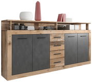 Sideboard aus Holz und grauem Material mit vier Türen und vier Schubladen, dekoriert mit Büchern und Vasen, seitliche Perspektive
