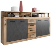 Sideboard aus Holz und grauem Material mit vier Türen und vier Schubladen, dekoriert mit Büchern und Vasen, seitliche Perspektive