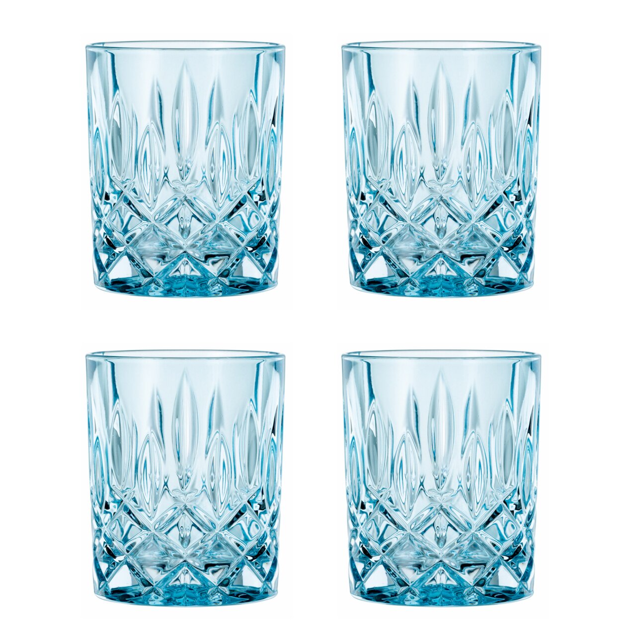 Vier elegante Whiskybecher aus Kristallglas mit facettiertem Design, Vorderansicht.