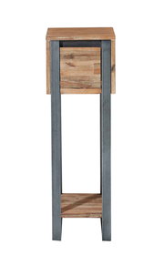 Blumensäule aus Holz und Metall in Frontalansicht