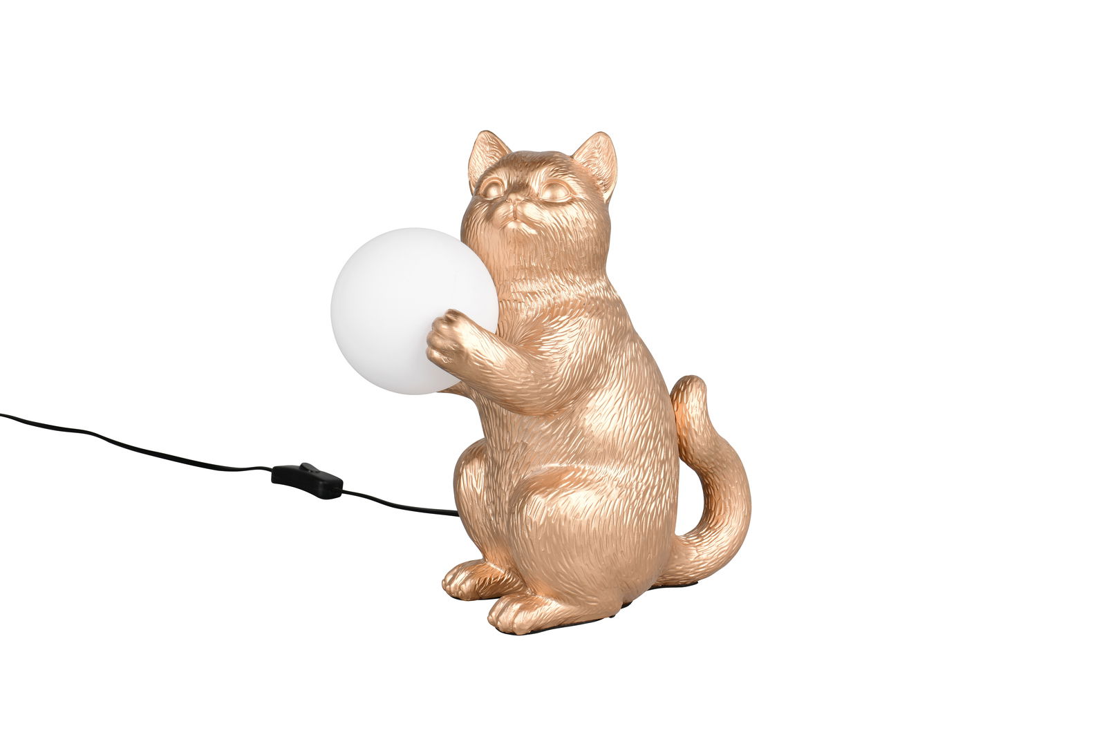 Reality Leuchten Tischleuchte GATIO Goldene Tischleuchte in Form einer sitzenden Katze, die eine weiße Kugel hält, seitliche Perspektive.