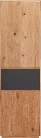 Garderobenschrank aus Holz mit natürlicher Maserung und dunklem Akzent, Frontalansicht