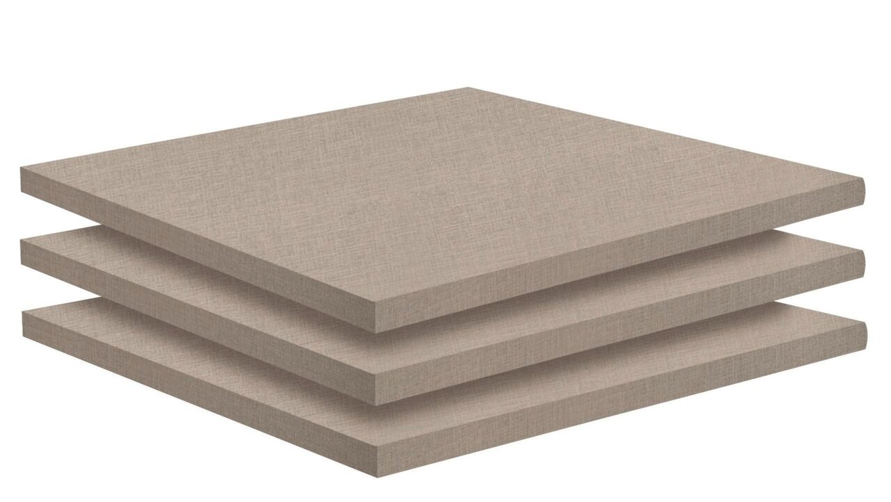 Dreier-Set von Fachböden in Holzoptik, gestapelt und aus seitlicher Perspektive gezeigt