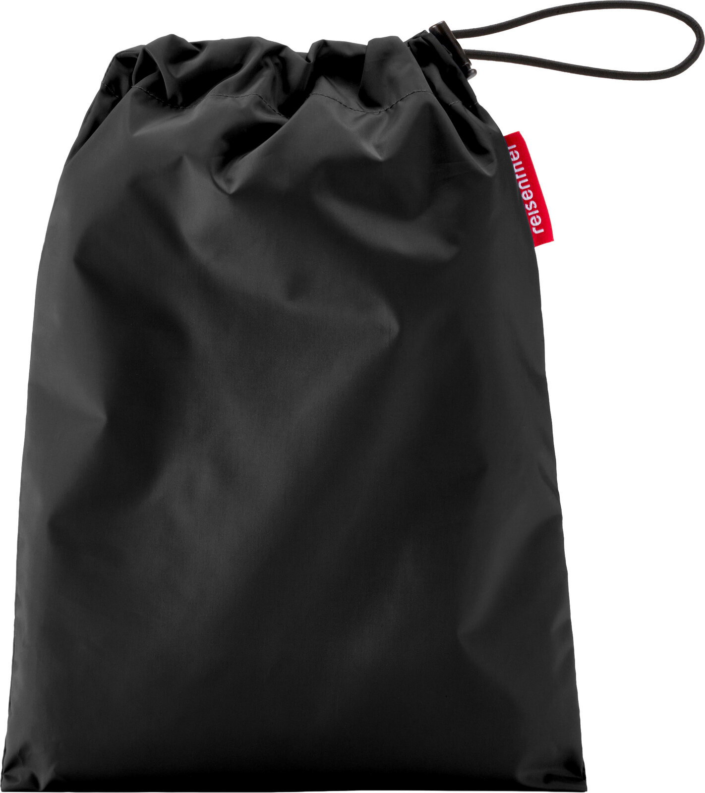 Schwarzer Zugbeutel mit Kordelzug und rotem reisenthel-Label, freigestellt auf weißem Hintergrund, Frontansicht leicht von oben