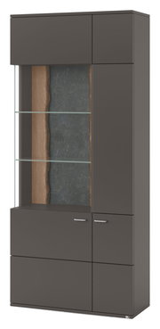 Moderne Vitrine in dunklem Holz mit Glaseinsätzen und Steinrückwand, seitliche Perspektive