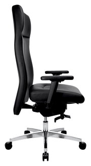 Seitliche Ansicht eines schwarzen Chefsessels mit hoher Rückenlehne und verstellbaren Armlehnen auf einem verchromten Fußkreuz mit Rollen.