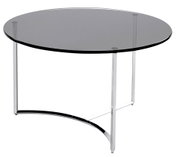 Runder Couchtisch mit schwarzer Glasplatte und silbernem Metallgestell, seitliche Perspektive