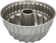 Gugelhupfform aus Metall, Durchmesser 22 cm, seitliche Perspektive