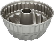 Gugelhupfform aus Metall, Durchmesser 22 cm, seitliche Perspektive