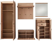 Garderobenkombination aus Holz, bestehend aus einem hohen Schrank, einer Wandgarderobe mit Haken, einem Spiegel, einer Schuhbank und einem Kommodenschrank. Frontalansicht.