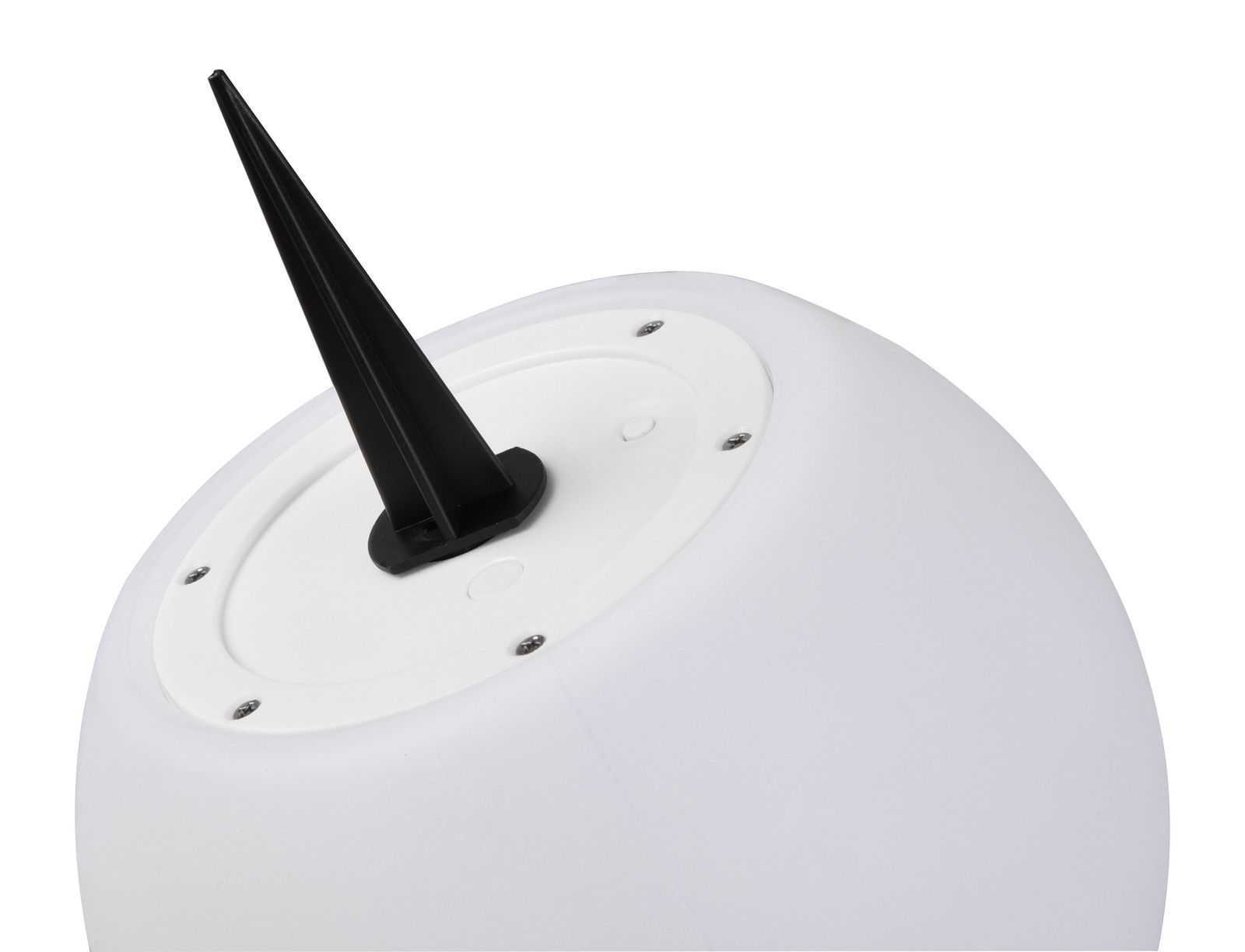 Nahaufnahme einer weißen Solar-Außenleuchte MELO mit schwarzem Erdspieß, von unten betrachtet.