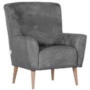 Grauer Cord-Sessel mit breiten Armlehnen und hellen Holzbeinen, freigestellt auf weißem Hintergrund, in schräger Vorderansicht von links