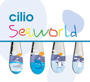 Kinderbesteck SEAWORLD 4-tlg. mit bunten Meeresmotiven, darunter Robbe, Wal, Pinguin und Eisbär, aus der Vogelperspektive.