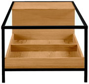 Moderner Couchtisch aus Holz mit Glasplatte und schwarzem Metallrahmen, Frontalansicht