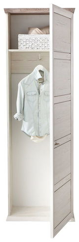 Garderobenschrank aus der Serie Camron/Benton mit geöffneter Tür, zeigt Innenraum mit aufgehängtem Hemd und Ablagefach, Perspektive von vorne.