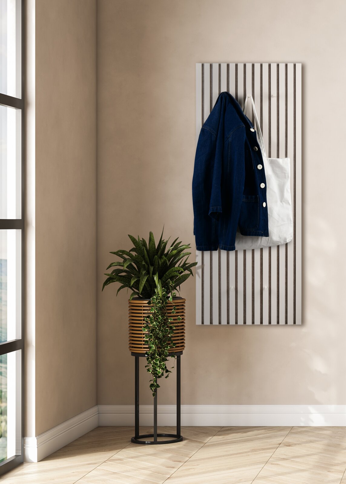 XORA Wandkapstok GRACE Modern, verticaal wandpaneel met smalle lamellen en haken als kapstok, waaraan een donkerblauwe jas en een witte stoffen tas hangen; perspectief: vooraanzicht in de ruimte