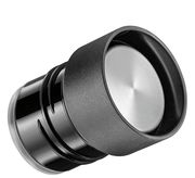 Schwarzer Isoliertrinkflaschenverschluss aus der Seitenperspektive mit Edelstahl-Innenseite