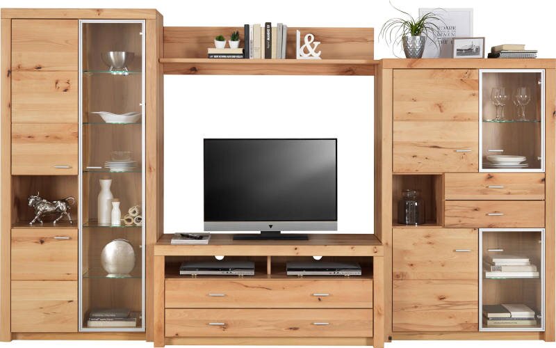 Wandmeubel/woonkamermeubelset in licht massief hout met twee vitrinekasten, open schap en tv-meubel met lades, frontaal aanzicht